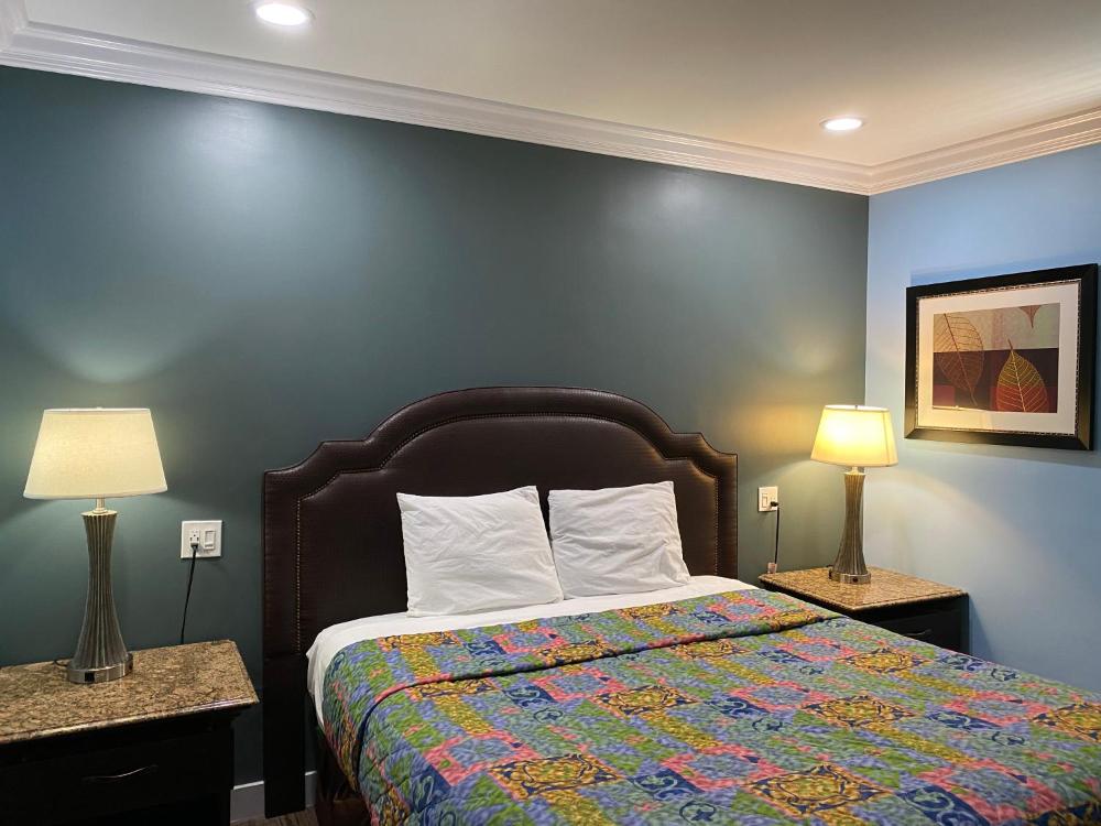 Superior King Room interior